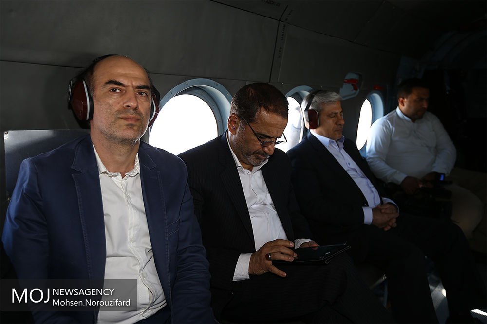 رییس مجلس از سواحل خلیج فارس.jpg
